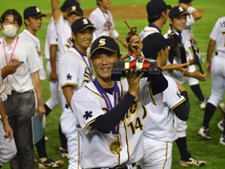 橋戸賞を受賞した佐伯投手